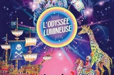  L'Odyssée Lumineuse : Une Symphonie Electronique Hypnotique au Rythme Sautillant